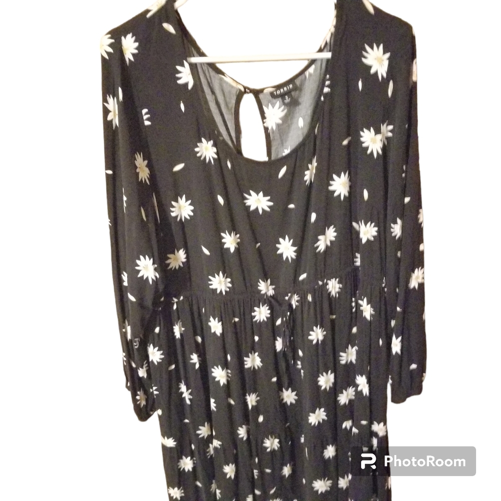 Torrid size 3 blk dress with daisies